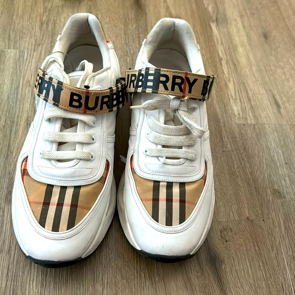 I only wore these sneakers like 6 times. Very comfortable.